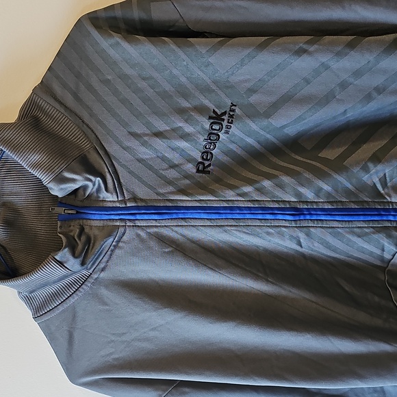 Reebok Lqrge Gray Zip Up Jacket with Blue Accents - Picture 2 of 7